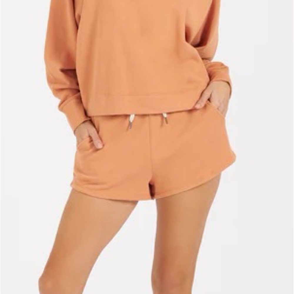Vuori Women's Sunnyside Shorts 100% Cotton Apricot XS